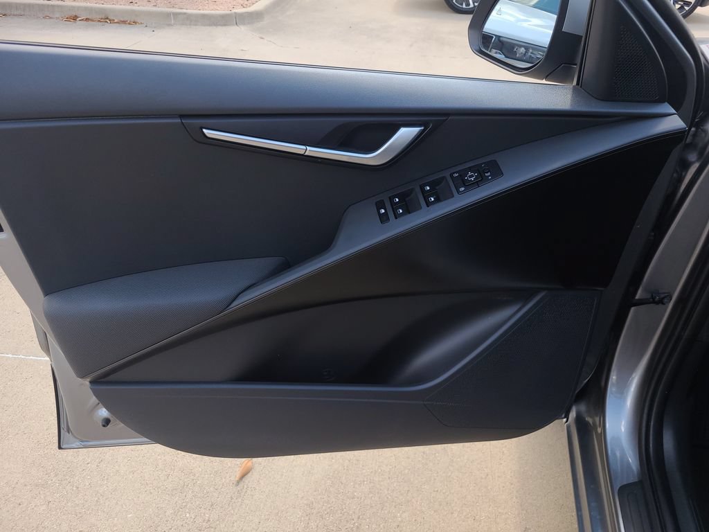Used 2025 Kia Niro LX FWD image 16