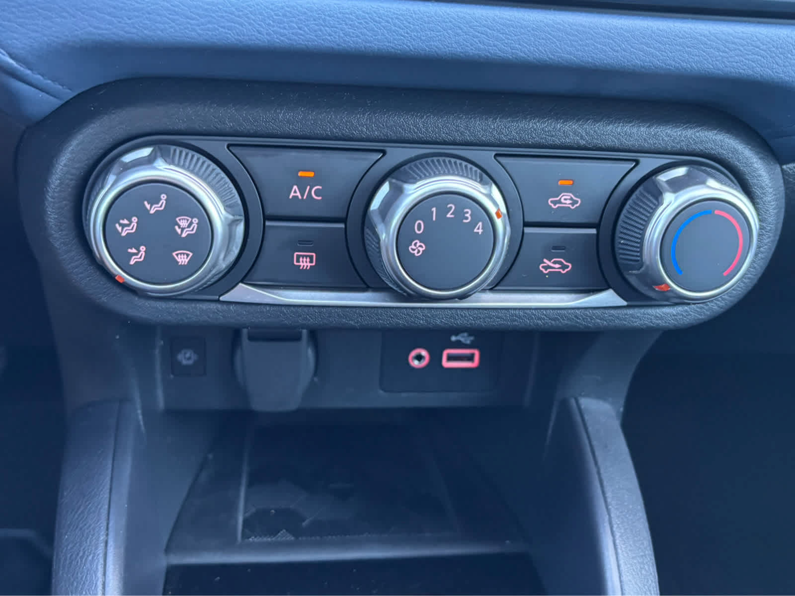Used 2024 Nissan Versa SV FWD image 24