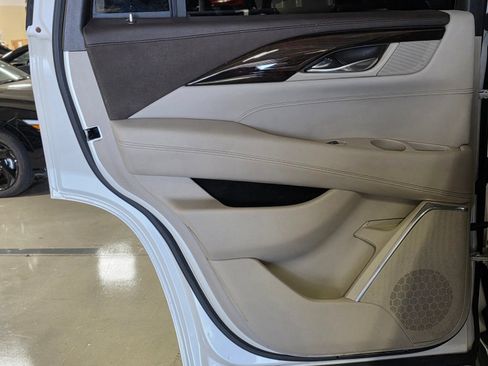 Used 2015 Cadillac Escalade Premium AWD/4WD image 13