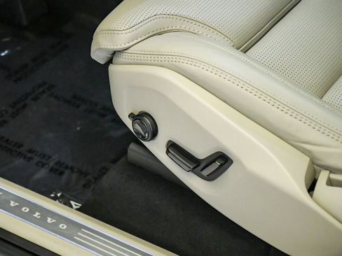 Certified 2025 Volvo XC90 T8 Ultra AWD/4WD image 27