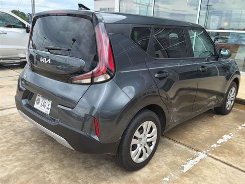 Used 2025 Kia Soul LX FWD image 1