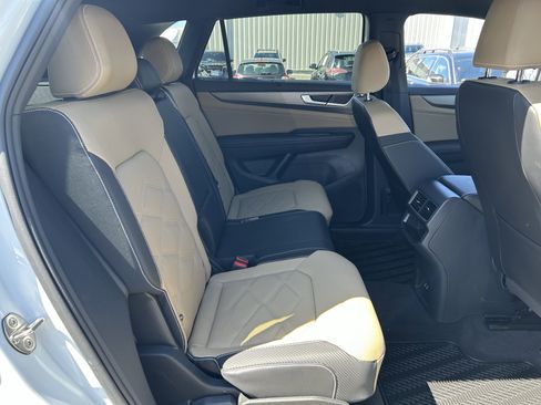 Used 2024 Volkswagen Atlas Cross Sport SE w/ Black Wheel Package image 24