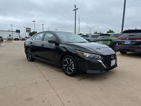 Used 2024 Nissan Sentra SV FWD image 3