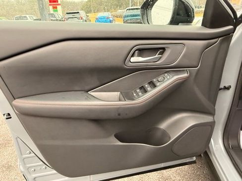 Certified 2025 Nissan Rogue SV image 12