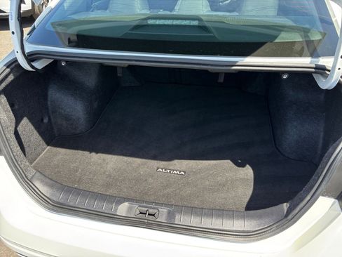 Used 2025 Nissan Altima 2.5 SV FWD image 32