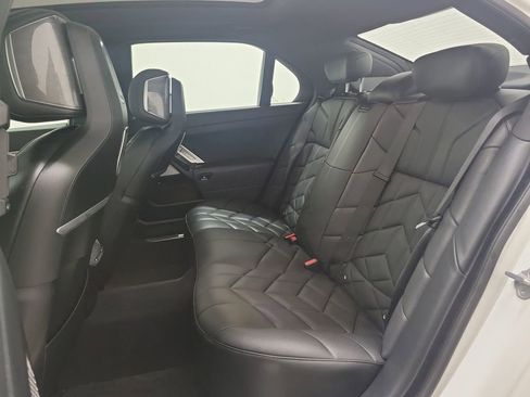 Used 2025 BMW 740i image 13