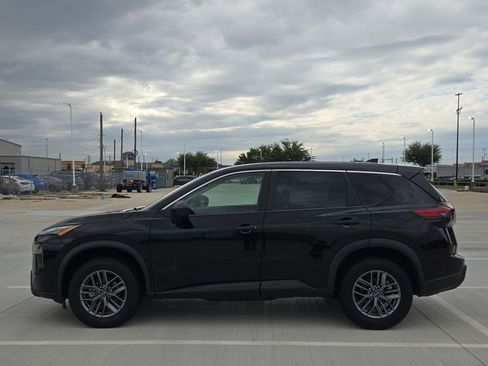 Used 2024 Nissan Rogue S image 7