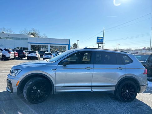 Used 2021 Volkswagen Tiguan SE R-Line image 6