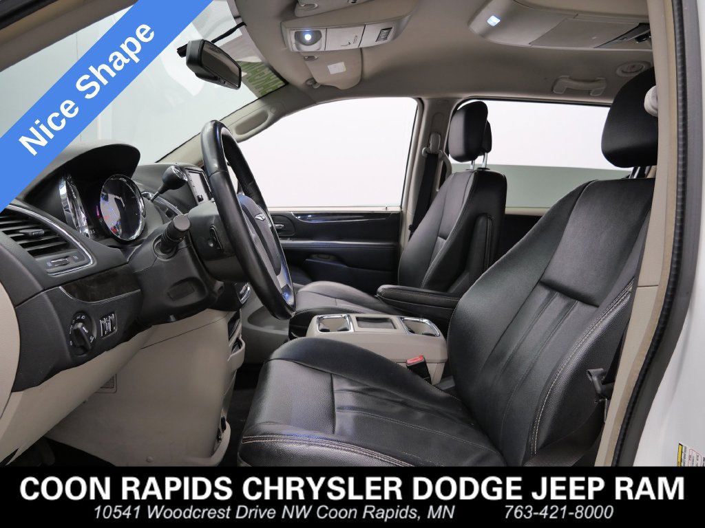 Used 2014 Chrysler Town & Country Touring FWD image 10