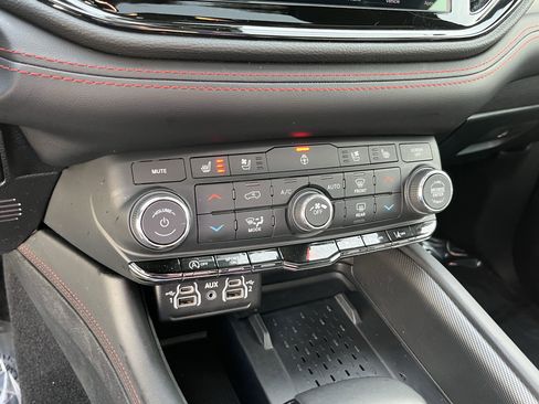 Used 2025 Dodge Durango GT image 21