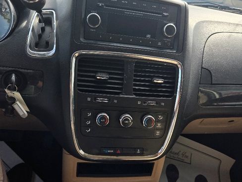 Used 2015 Dodge Grand Caravan American Value Package image 21
