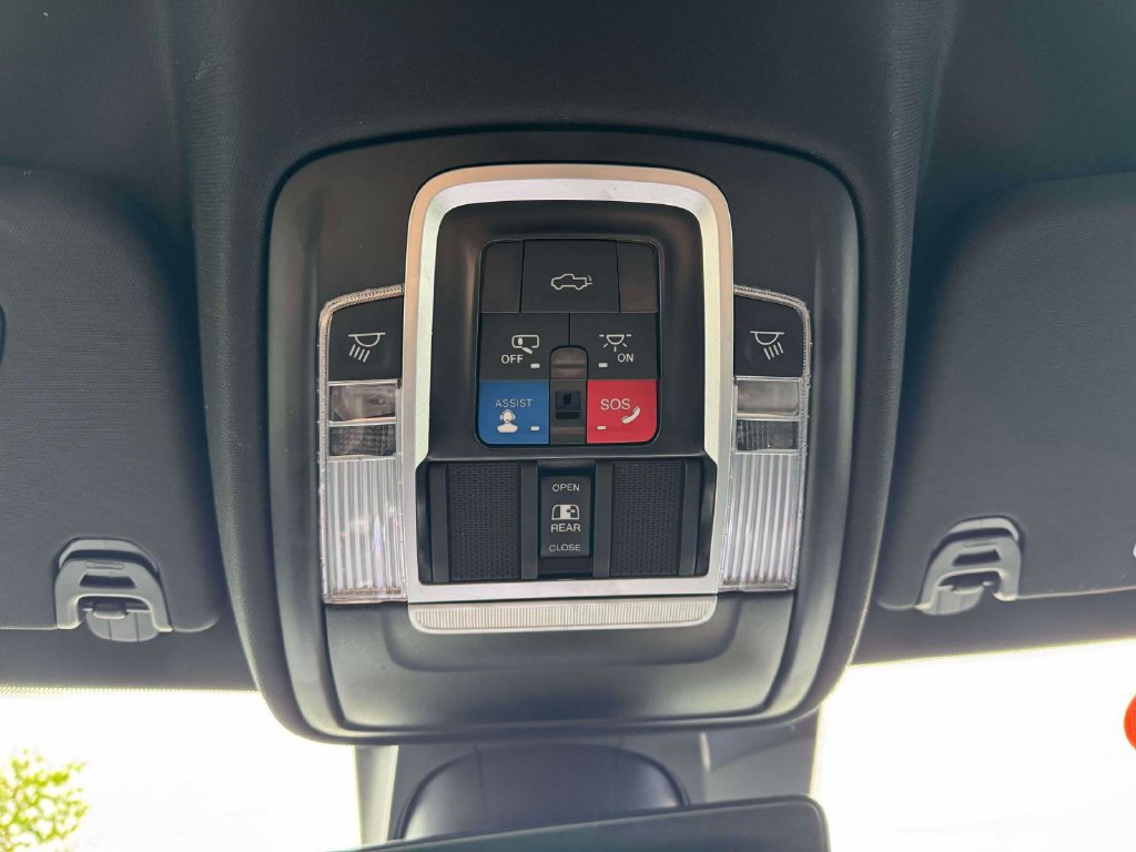 Used 2024 RAM 1500 Laramie AWD/4WD image 34