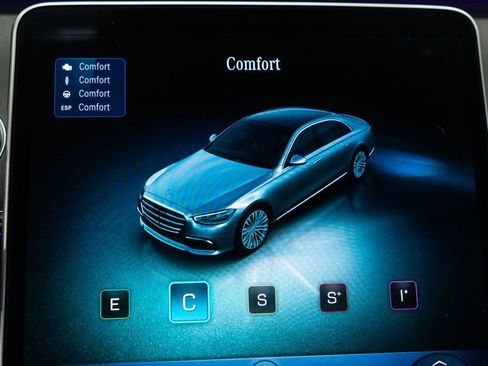 Used 2022 Mercedes-Benz S 500 4MATIC w/ AMG Line Package image 29