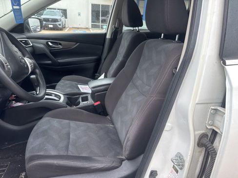 Used 2016 Nissan Rogue SV w/ SV Premium Package image 13