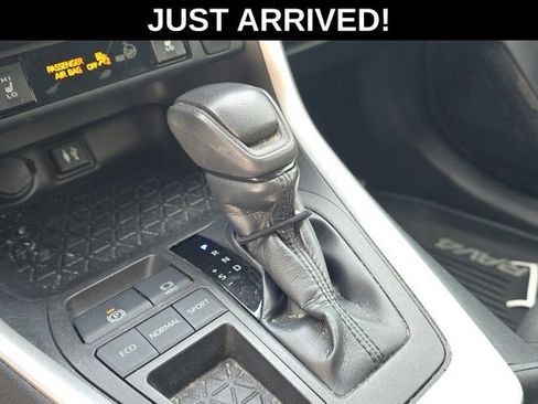 Used 2019 Toyota RAV4 XLE w/ Convenience Package FWD image 17