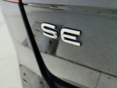 Used 2022 Volkswagen Tiguan SE R-Line image 17