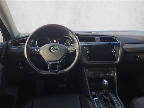 Used 2019 Volkswagen Tiguan SE w/ Panoramic Sunroof Package AWD/4WD image 17