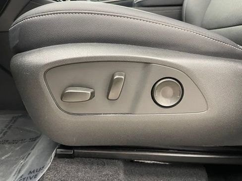 Certified 2026 Chevrolet Traverse LT AWD/4WD image 9