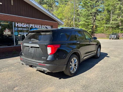 Used 2022 Ford Explorer Limited w/ Equipment Group 301A AWD/4WD image 3