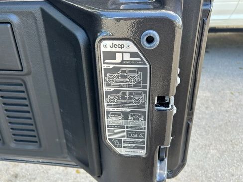 Certified 2020 Jeep Wrangler Sport AWD/4WD image 39