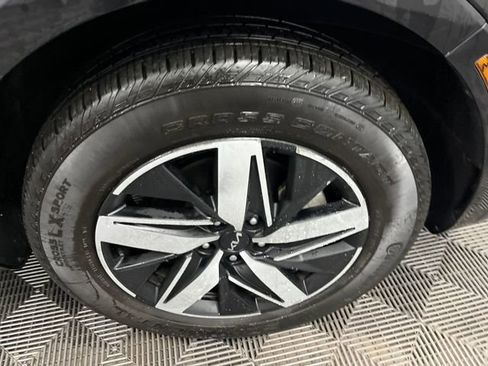 Certified 2022 Kia Sorento S image 32