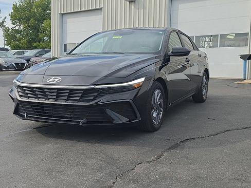 Used 2024 Hyundai Elantra SEL FWD image 3