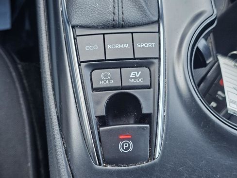 Used 2020 Toyota Camry LE image 28