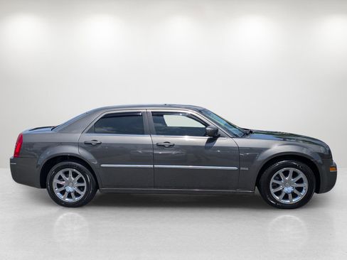 Used 2009 Chrysler 300 Touring image 4