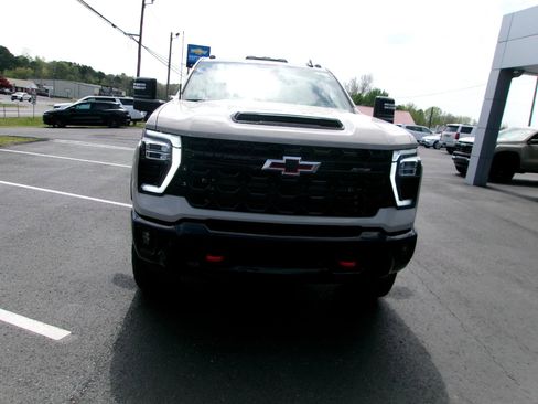 New 2026 Chevrolet Silverado 2500 ZR2 AWD/4WD image 10
