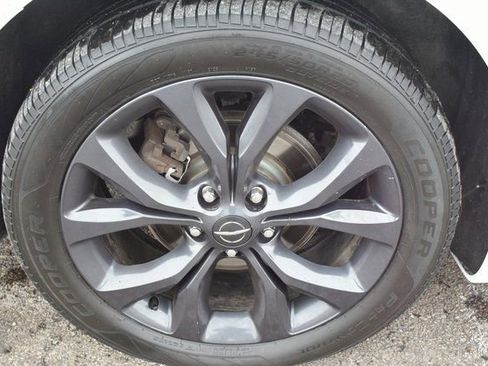 Used 2018 Chrysler Pacifica Touring-L w/ Premium Audio Group image 50