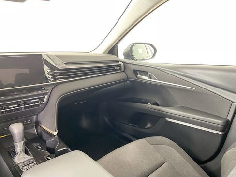 Used 2025 Toyota Camry LE image 24