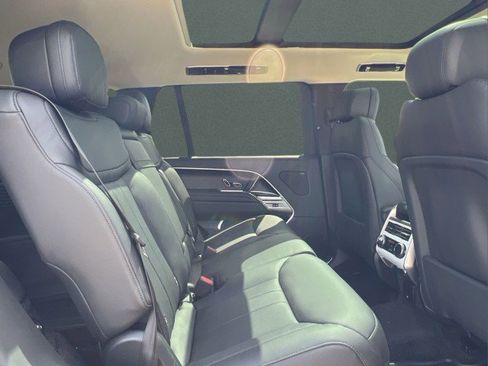 New 2025 Land Rover Range Rover Long Wheelbase SE image 18