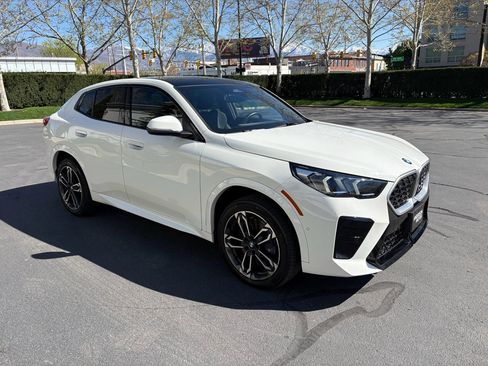Used 2025 BMW X2 xDrive28i AWD/4WD image 6