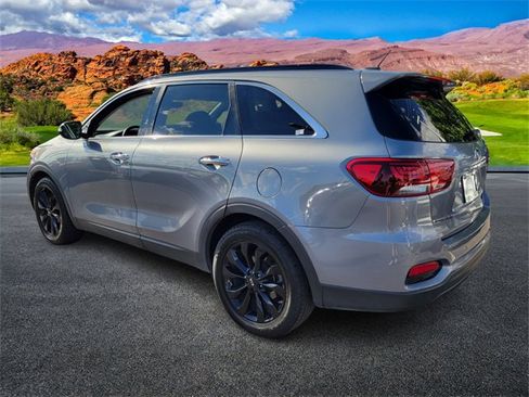 Used 2019 Kia Sorento S image 6