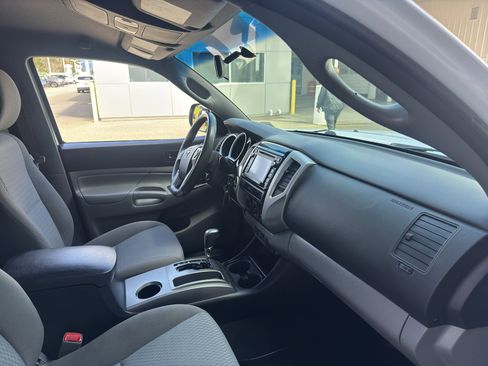 Used 2014 Toyota Tacoma 4x4 Double Cab w/ SR5 Package image 17