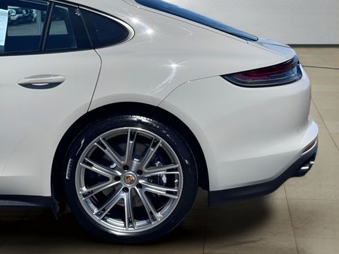 Used 2021 Porsche Panamera RWD image 34