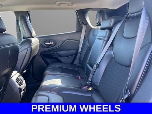 Used 2019 Jeep Cherokee Latitude Plus image 10