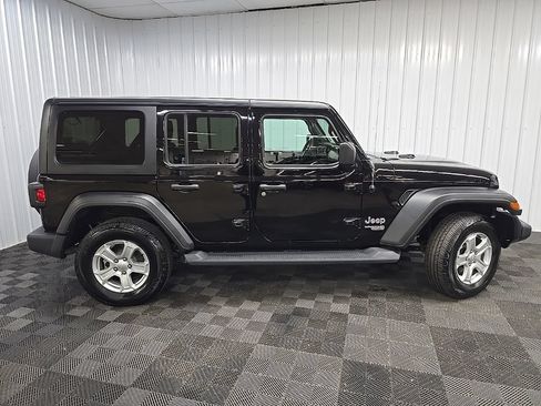 Used 2019 Jeep Wrangler Unlimited Sport S AWD/4WD image 2