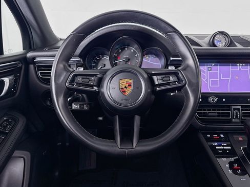 Used 2023 Porsche Macan image 3