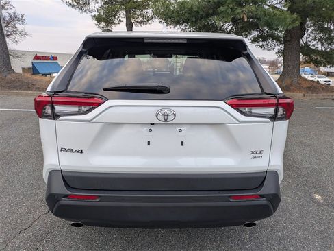 Used 2023 Toyota RAV4 XLE Premium image 5