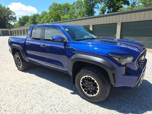 Certified 2024 Toyota Tacoma TRD Off-Road AWD/4WD image 9