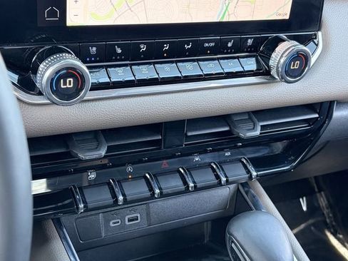 Used 2024 GMC Canyon Denali image 17