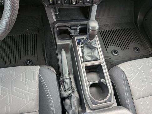 Certified 2022 Toyota Tacoma TRD Off-Road w/ Technology Package AWD/4WD image 33