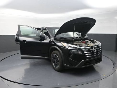 Used 2024 Nissan Rogue SV AWD/4WD image 39