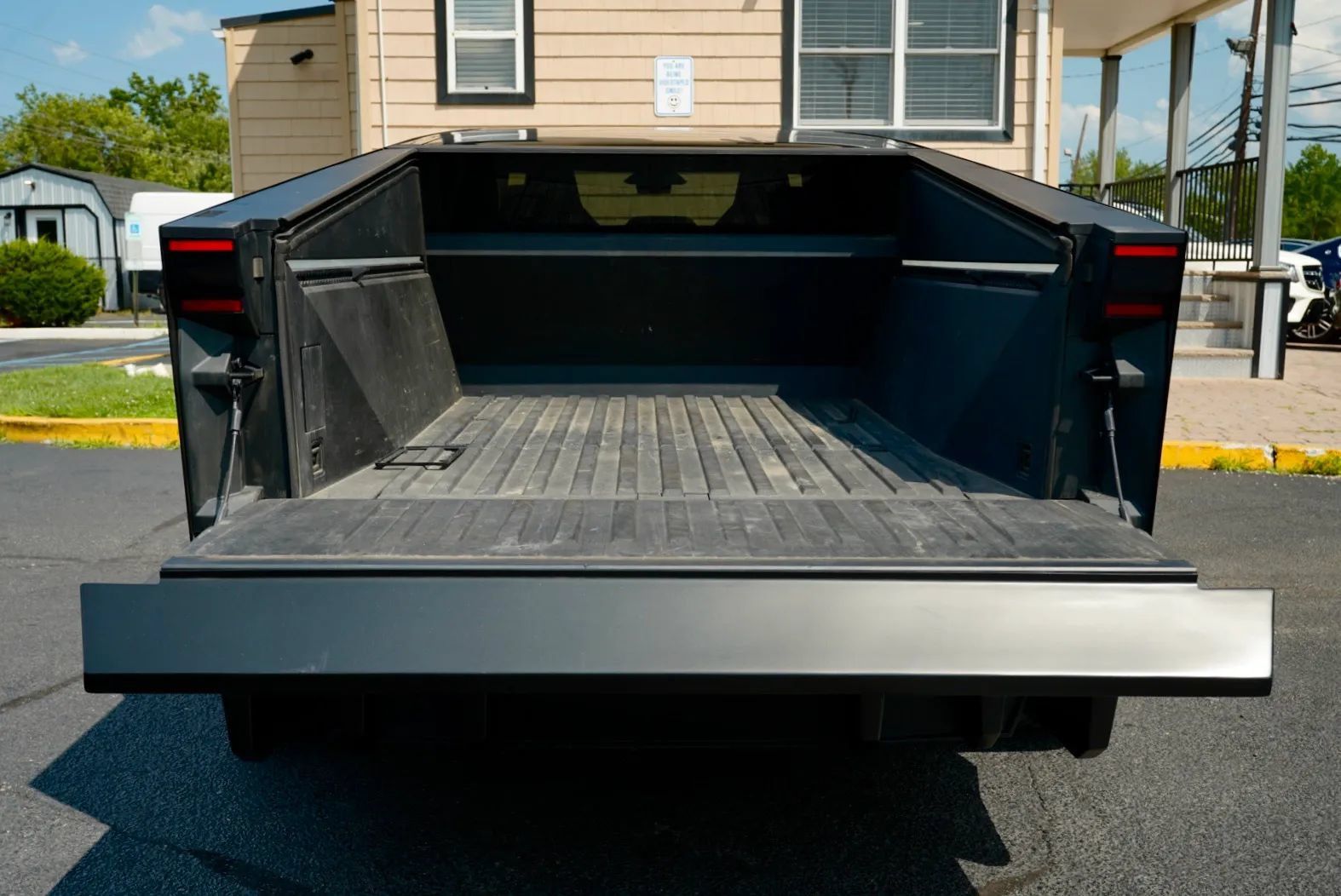 Used 2024 Tesla Cybertruck AWD Crew Cab image 37