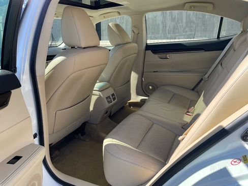 Used 2014 Lexus ES 350 w/ Luxury Package FWD image 15