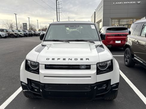 New 2026 Land Rover Defender 130 X-Dynamic SE image 1