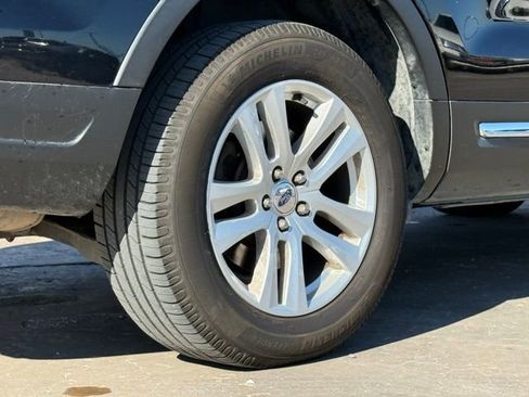 Used 2019 Ford Explorer XLT w/ Equipment Group 202A image 12