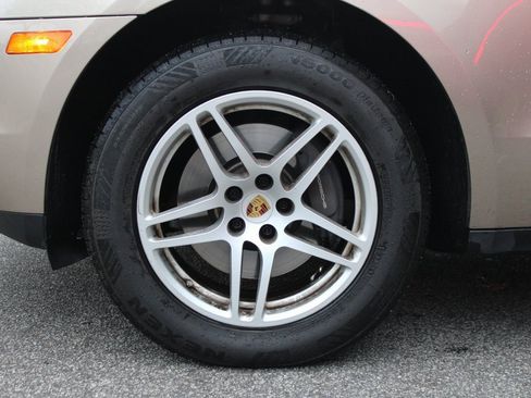 Used 2018 Porsche Macan image 14