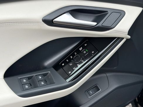 New 2025 Audi Q6 e-tron Premium Plus image 22